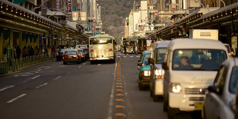 战略性人力资源规划：如何通过薪酬管理与员工培训实现HR解决方案与业务战略的深度对齐